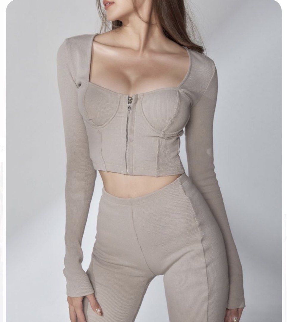 Abercrombie beige sweatshirt top square neckline (Category: Longsleeves) located in Taguig. Submitted by annebydesign (Listing ID 1470377957, Image 1). Description: Hi everyone. Selling this Abercrombie beige sweatshirt top square neckline for ₱500. Retail for ₱2k+ •Like new. Decluttered from the studio •Size Small •Front zip closure. Gold hardware •Thick & heavy kind of fabric- Loc: Taguig BGC Mop: GCash/ BDO/ BPI Mod: Rider pick up.