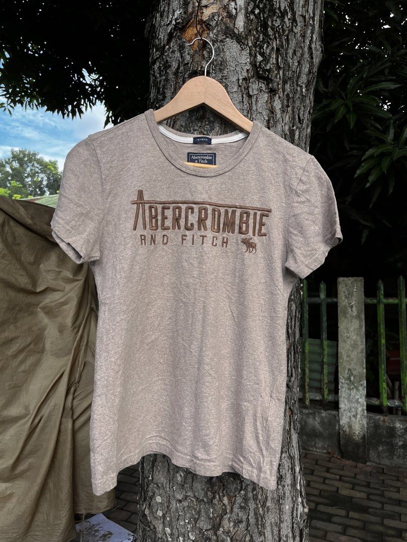 Abercrombie shirt (Category: Activewear) located in Sagay. Submitted by jan_arvene (Listing ID 1470463809, Image 1). Description: 📌 Abercrombie Size medium for wmns Good condition and color rate No issues Mine : 359 Plus sf Pm.