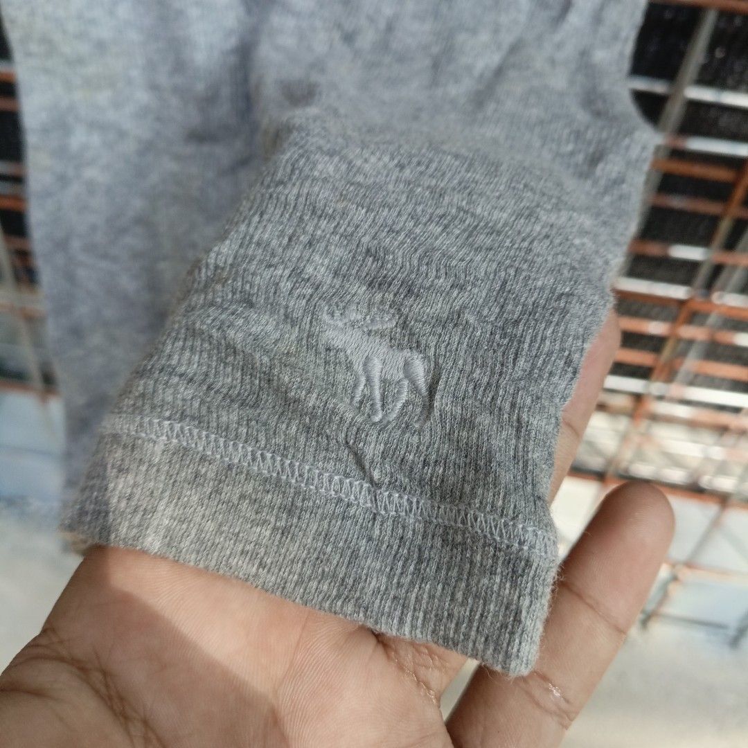 ABERCROMBIE TANK TOP EMBROIDERED LOGO (Category: Others Tops) located in Cotabato. Submitted by pure.moenlimba12 (Listing ID 1470436602, Image 2). Description: NO ISSUE SIZE M ON TAG (FITS TO XS TO SMALL) COMPLETE TAGS NEED WASH ONLY.