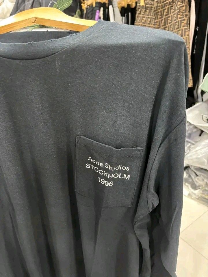 Acne STUDI0S blend distress l/s (Category: Luxury Apparel) located in Navotas City. Submitted by DalVintage (Listing ID 1470508659, Image 3). Description: Unisex 23 width 29.5 length L to XL as new.