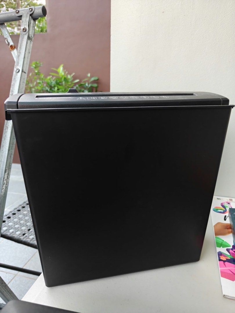Acura 5 Sheets Maximum Paper Shredder (Category: Office & Business Technology) located in Antipolo. Submitted by tagsale101 (Listing ID 1470461413, Image 2). Description: - Acura paper shredder in classic black - Shreds up to 5 sheets of paper at once - Clean, well-maintained, and works perfectly.