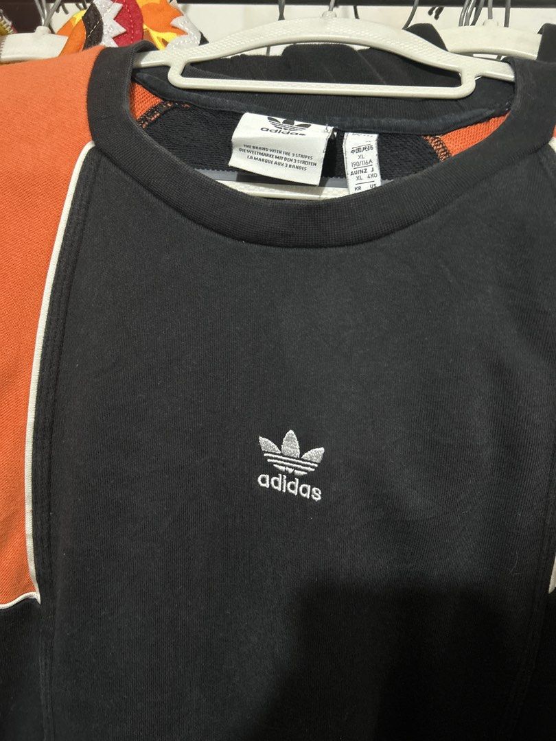 Adidas 2 tone pullover size cl (Category: Hoodies) located in Mandaluyong City. Submitted by jpph2026 (Listing ID 1470515839, Image 2). Description: Adidas size xl.