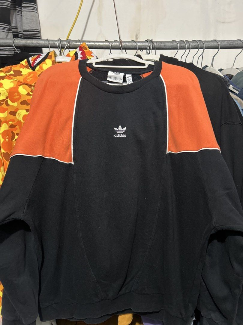 Adidas 2 tone pullover size cl (Category: Hoodies) located in Mandaluyong City. Submitted by jpph2026 (Listing ID 1470515839, Image 1). Description: Adidas size xl.
