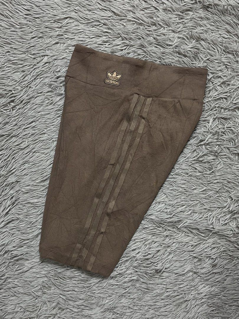 Adidas Active Bottoms (Category: Activewear) located in Dipolog. Submitted by krstnagnis98 (Listing ID 1470350159, Image 3). Description: Adidas Active Bottoms S-M Authentic Like new .