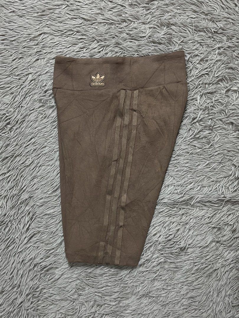 Adidas Active Bottoms (Category: Activewear) located in Dipolog. Submitted by krstnagnis98 (Listing ID 1470350159, Image 2). Description: Adidas Active Bottoms S-M Authentic Like new .