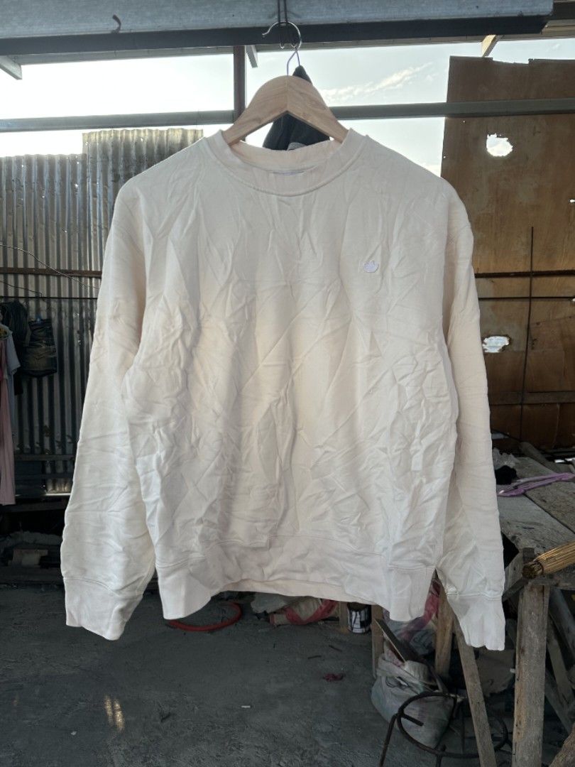 Adidas adicolor trefoil sweatshirt (Category: Tshirts & Polo Shirts ) located in Davao. Submitted by boss_kel (Listing ID 1470351726, Image 1). Description: 23 width 23 lenght.