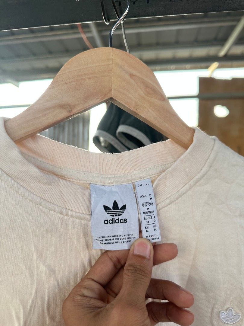 Adidas adicolor trefoil sweatshirt (Category: Tshirts & Polo Shirts ) located in Davao. Submitted by boss_kel (Listing ID 1470351726, Image 2). Description: 23 width 23 lenght.