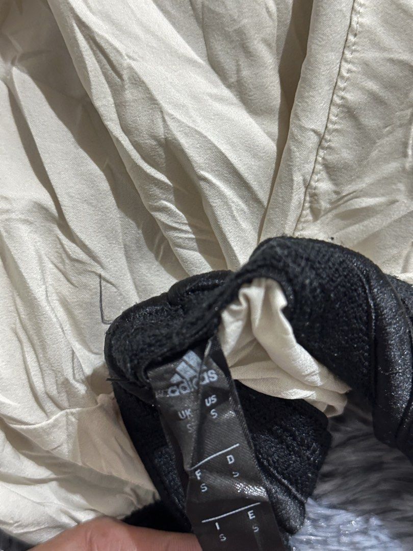 Adidas Athletic Shorts White Black Size S (Category: Shorts) located in Iba. Submitted by thriftcoyan (Listing ID 1470495074, Image 3). Description: -Adidas Athletic shorts -size Small -size 29-31 -Length 19 -Like new Condition.