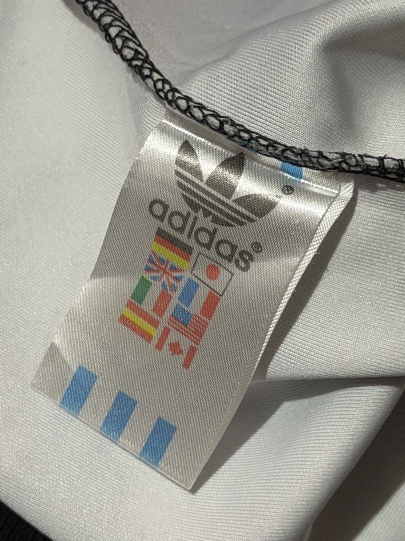 Adidas Camouflage crewneck (Category: Coats, Jackets and Outerwear) located in Quezon City. Submitted by pinkystrends.co (Listing ID 1470486952, Image 3). Description: .