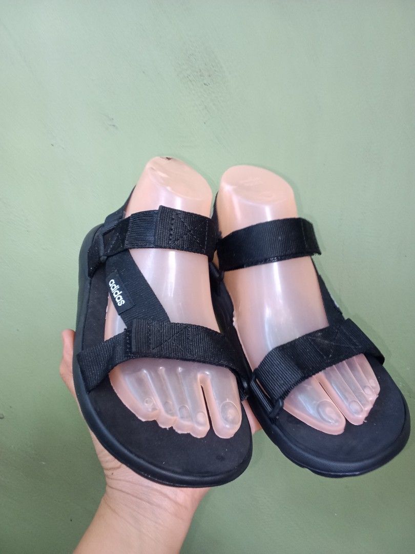 Adidas comfort sandals (Category: Flats & Sandals) located in General Santos City (Dadiangas). Submitted by ukayonlineshoppe (Listing ID 1470479270, Image 2). Description: ukay but brand new condition.
