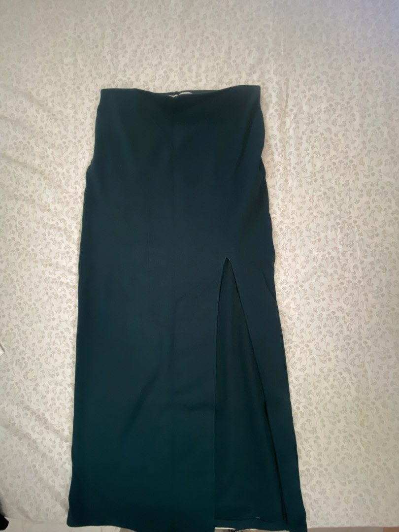 Adidas Co-ords (Category: Sets or Coordinates) located in Tarlac. Submitted by mikeedomingo (Listing ID 1470363300, Image 3). Description: -never used - altered maxi dress -now a 2 piece set.