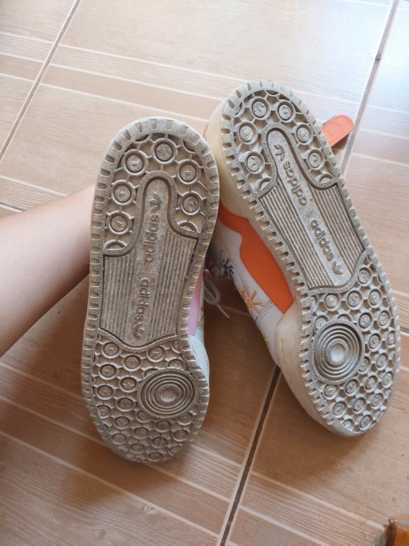 Adidas Forum Low Love Unites (Category: Sneakers) located in Marikina City. Submitted by margahuela (Listing ID 1470394866, Image 3). Description: RFS: DECLUTTERING Minimal heel drags, no cracks on the leather or holes on the inner sole. Needs cleaning. Price is negotiable for sure buyer. Size: US 8 1/2, UK 8, JP 265 Shipping c/o buyer via Lalamove or J&T..