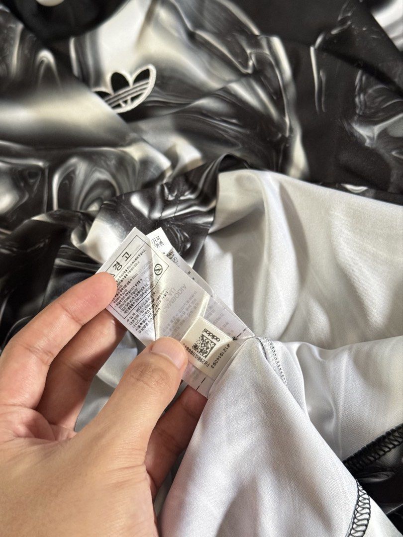 Adidas Marble T-shirt (Category: Tshirts & Polo Shirts ) located in Talisay. Submitted by senttyy (Listing ID 1470489905, Image 3). Description: Store bought. Barely used. .