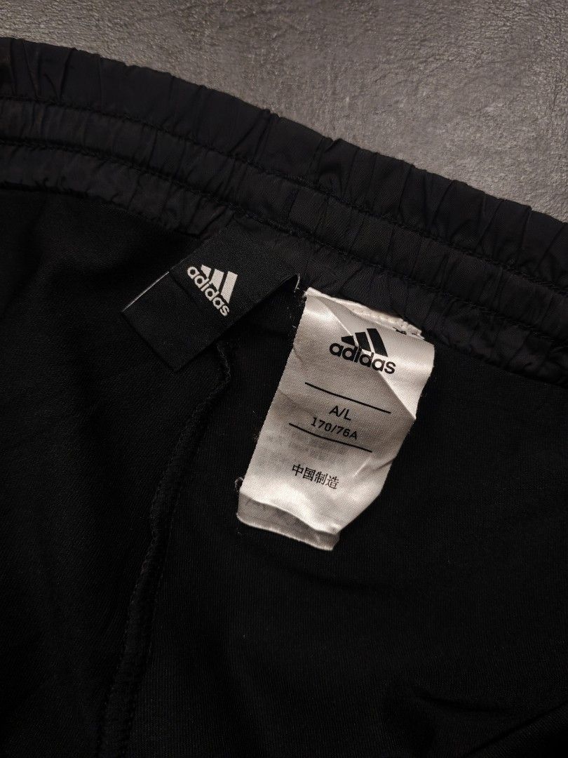 Adidas Running Shorts with Cycling (Category: Shorts) located in Kalibo. Submitted by relivethearchives (Listing ID 1470419208, Image 3). Description: Adidas Running Shorts with Cycling in Excellent Condition Size Large on tag DIMES Waist: 29-33 Length: 9 (Cycling Length: 11) 📍 Need Wash.