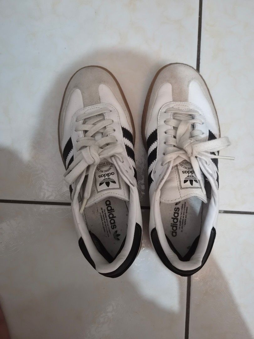 Adidas Samba White Black Leather Sneakers (Category: Sneakers) located in Manila. Submitted by kimnamjoonist (Listing ID 1470539113, Image 1). Description: - White/Core black/Gold Met - Upper Material: Nubuck, Leather - Inner Material: Textile, Synthetic - Sole Material: Rubber - Heel Height: Low (0-5.5cm) - US 7, women - RFS: not used, more of dollshoes girly - Location: BGC or South Cembo.