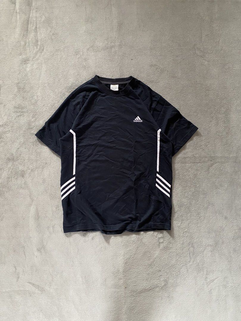 Adidas Shirt (Category: Tshirts & Polo Shirts ) located in Ozamiz City. Submitted by thriftnikael (Listing ID 1470513849, Image 1). Description: width: 21 length: 28.5 size: large Color rate: 10/10 Condition: 10/10 Issue: n/a.
