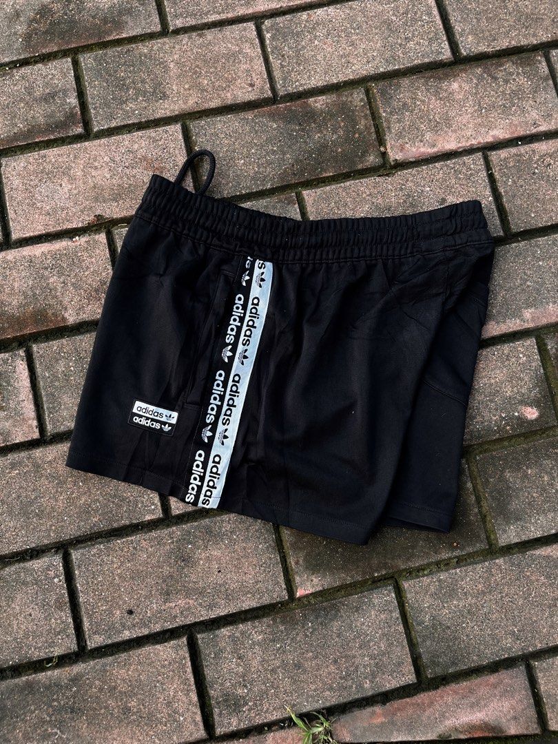 ADIDAS SHORT (Category: Shorts) located in Sagay. Submitted by jan_arvene (Listing ID 1470463958, Image 1). Description: 📌 Adidas 28” waistline 11.5” length Good condition Minor lints only. Removable lints Mine : 290 Plus sf Pm.
