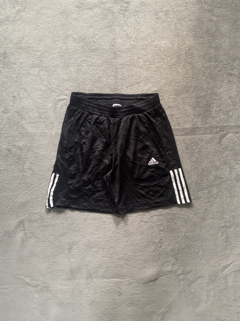 Adidas Short (Category: Shorts) located in Ozamiz City. Submitted by thriftnikael (Listing ID 1470517079, Image 1). Description: waist: 28 ( 26-34 ) length: 18 thigh: 13 hem: 12 Color rate: 10/10 Condition: 10/10 Issue: na.