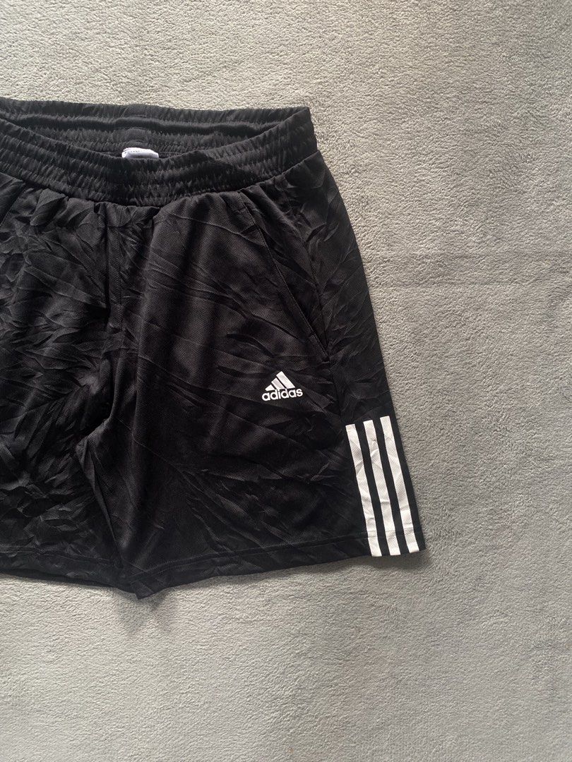 Adidas Short (Category: Shorts) located in Ozamiz City. Submitted by thriftnikael (Listing ID 1470517079, Image 2). Description: waist: 28 ( 26-34 ) length: 18 thigh: 13 hem: 12 Color rate: 10/10 Condition: 10/10 Issue: na.