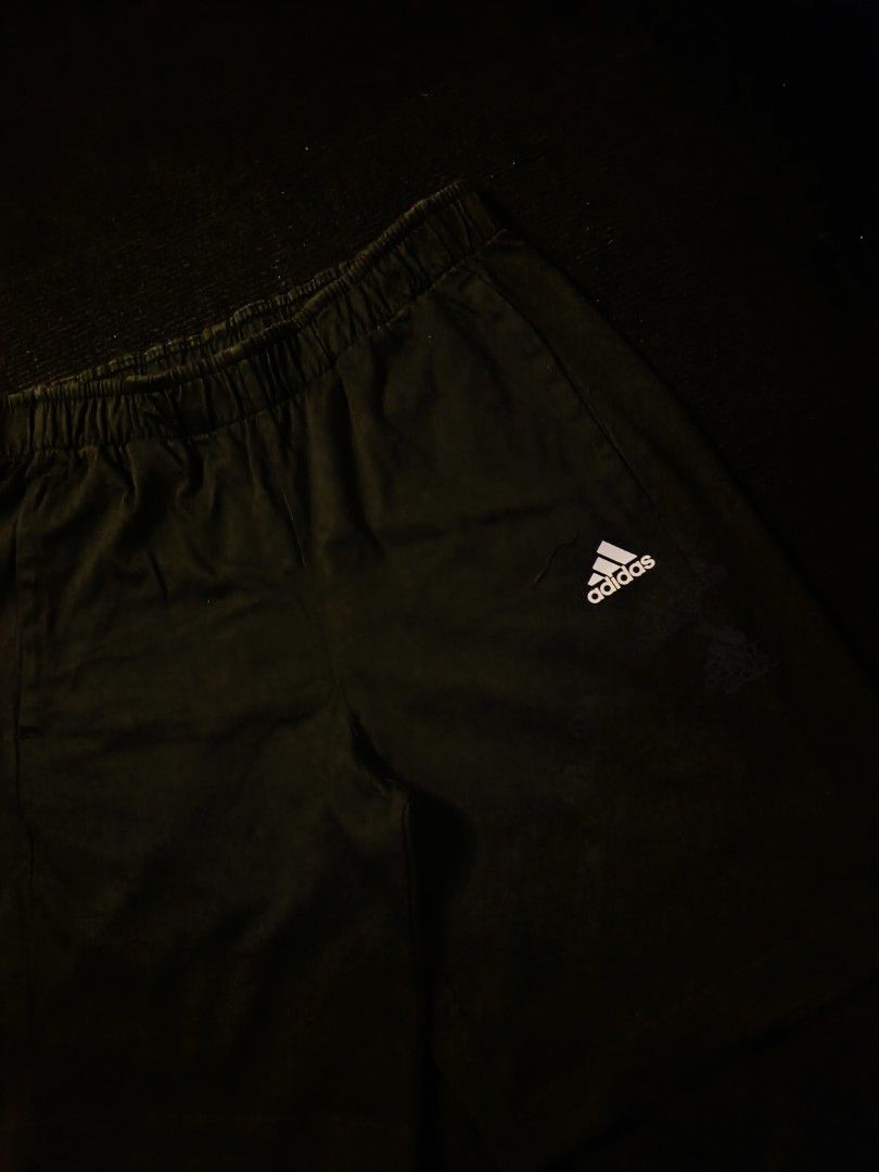 Adidas Small logo Short (Category: Shorts) located in San Fernando. Submitted by retro_d (Listing ID 1470549250, Image 3). Description: - Adidas Small logo Short - Size: W31-36/L-20/TH-13/LO-12 - Condition: Good - Color Rate: 9/10 - Issue: No Lace.