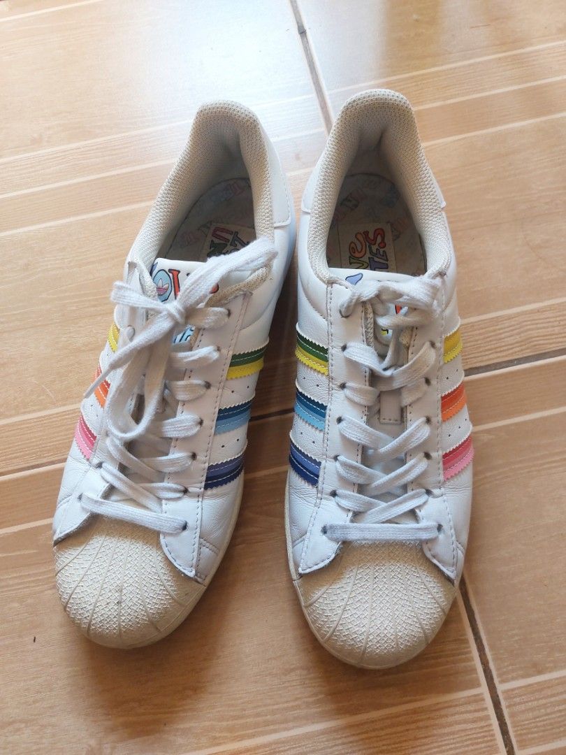 Adidas Superstar Love Unites (Category: Sneakers) located in Marikina City. Submitted by margahuela (Listing ID 1470394328, Image 1). Description: RFS: DECLUTTERING Minimal heel drags, no cracks on the leather or holes on the inner sole. Needs cleaning. Price is negotiable for sure buyer. Size: US 8 1/2, UK 8, JP 265 Shipping c/o buyer via Lalamove or J&T..