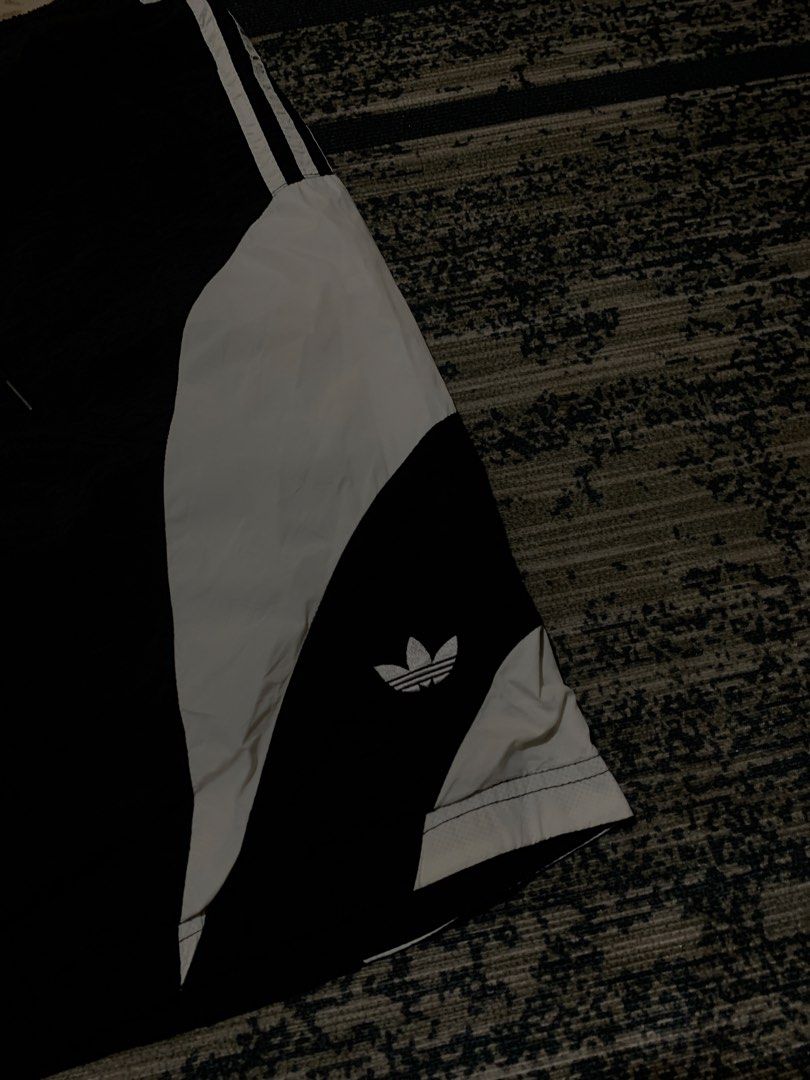 Adidas woven (Category: Shorts) located in Cebu City. Submitted by thriftsh1t.ph (Listing ID 1470500743, Image 3). Description: W28-34 stretched Adjustable L20.