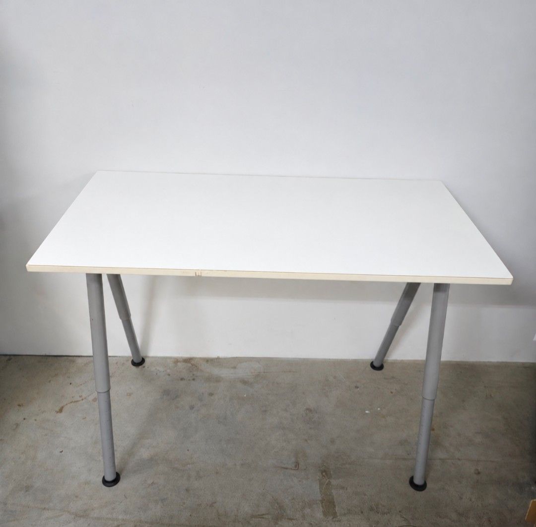 Adjustable Study Table (Category: Tables & Sets) located in Singapore. Submitted by joyce_florist_sg_ (Listing ID 1470436841, Image 1). Description: 102cm(L) X 60cm( W) pick it up at 2 Gambas Crescent Nordcom 2 tower 1 Singapore 757044 #04-05.