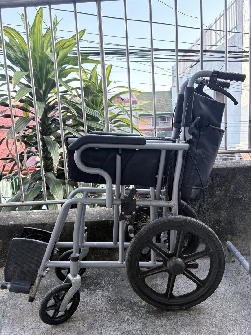 Adult Wheelchair (Category: Wheelchairs) located in Cavite. Submitted by earthread (Listing ID 1470427941, Image 2). Description: There are some parts with rust. And I am selling this at a lower price because I want to sell this to someone who badly needed it and has a low budget. Hoping that you will buy this instead of no one using this. Thank you.