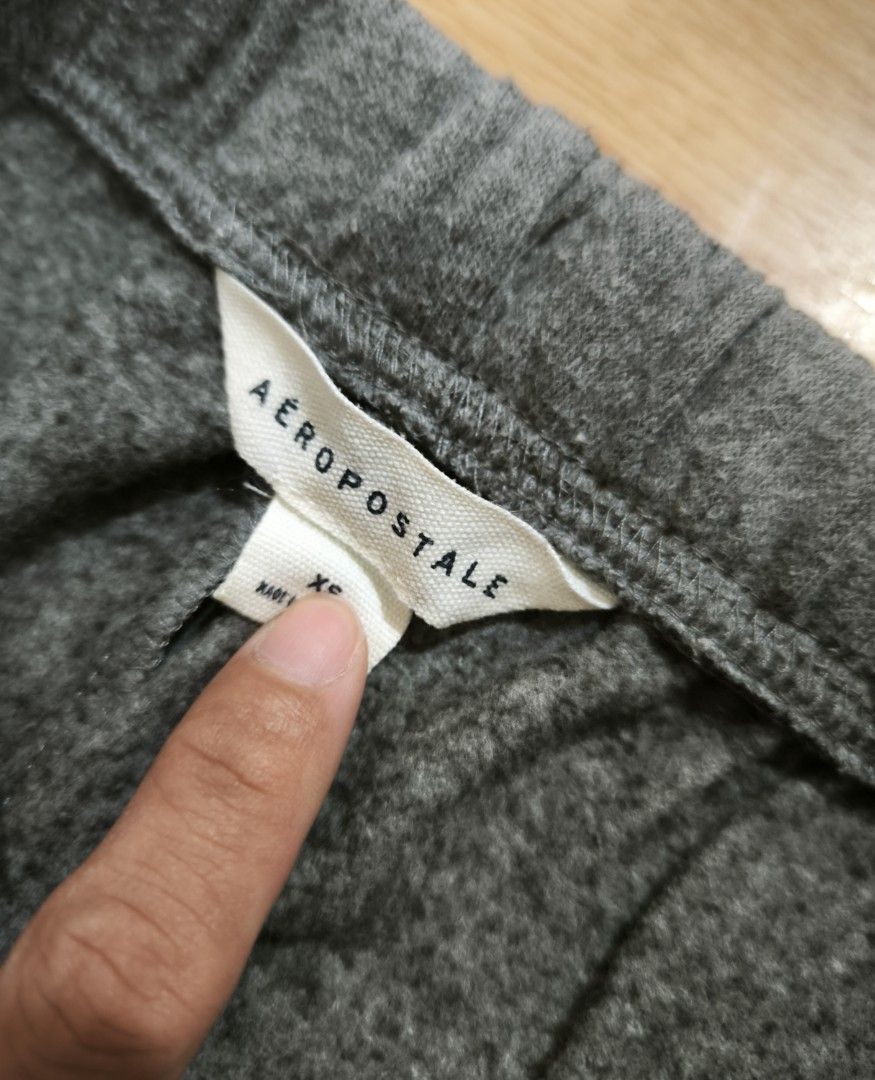 Aeropostale jogging pants (Category: Other Bottoms) located in Manila. Submitted by wearforce (Listing ID 1470479121, Image 3). Description: Aeropostale jogging pants color: gray fit: S-M color rate 9/10 in good condition 299 + sf.