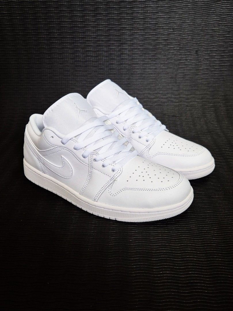 Air Jordan 1 Low 'Triple White' (Category: Sneakers) located in Manila. Submitted by jrtgunao32451 (Listing ID 1470444965, Image 3). Description: ▪︎Php 4,500 (Below SRP Php 6,395) ▪︎Size: 10.5 US Men's ▪︎Brand new with OG box ▪︎Mode of Payment: Gcash /BPI /BDO 🚚 Lalamove / LBC (Shipping fee will be shouldered by the buyer) 📍Meet-up (Near LRT2 Antipolo Station / SM Masinag / SM Cherry Antipolo) ▪︎Proof of previous transactions: 📌 Follow us on F