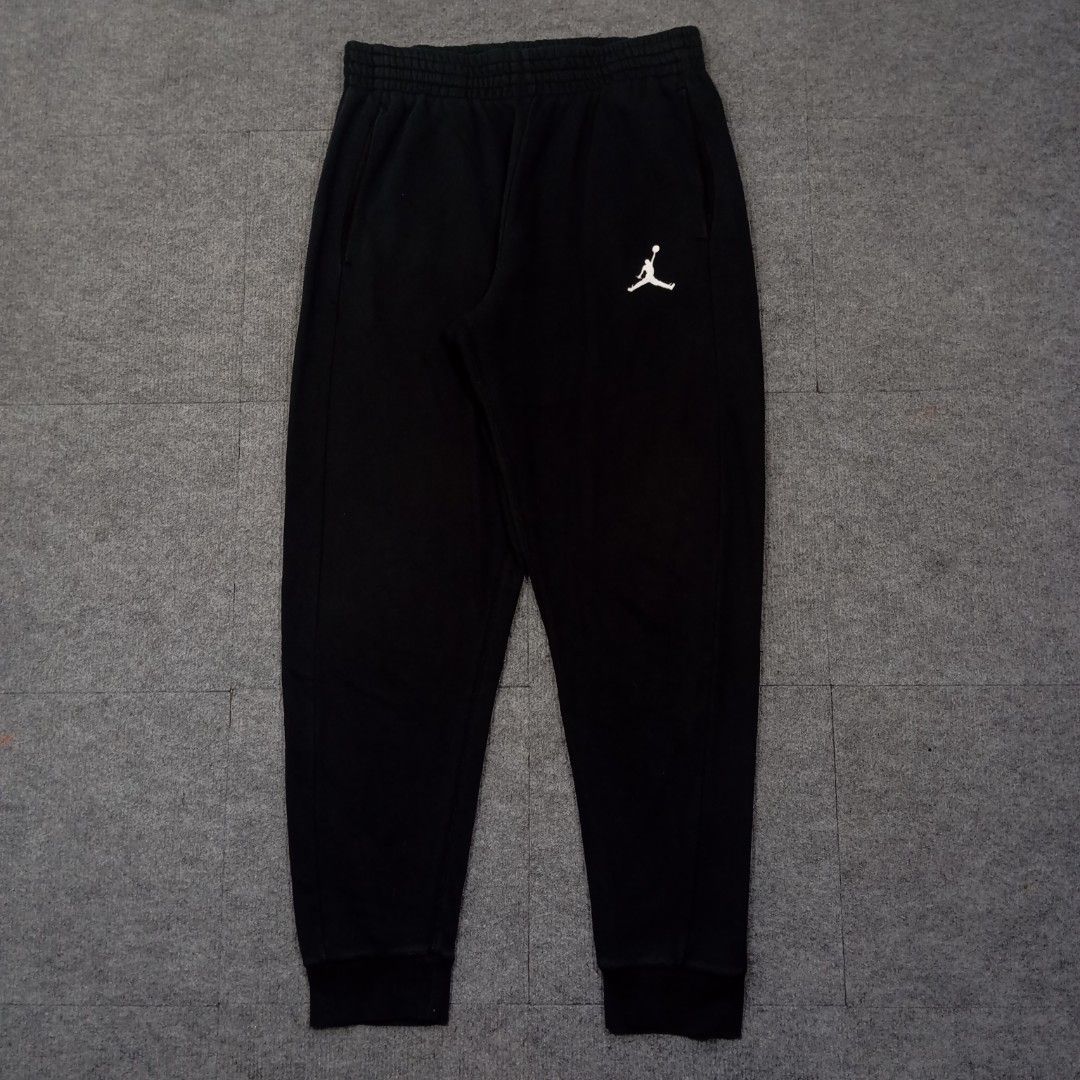 Air Jordan Fleece Pants (Category: Joggers) located in Taguig. Submitted by sito. (Listing ID 1470398857, Image 2). Description: For sale! 📣 Air Jordan Fleece Pants Specs and measurements: • Size XL • Length 40 inches • Width 31 inches • Hips 24 inches • Thigh 14 inches • Inseam 30 inches • Leg Opening 5 Condition Details: • Excellent Condition • No issue • Color rate: 10/10 • Overall Condition: 10/10 Price: ~ ₱515 Transaction Details: Location: