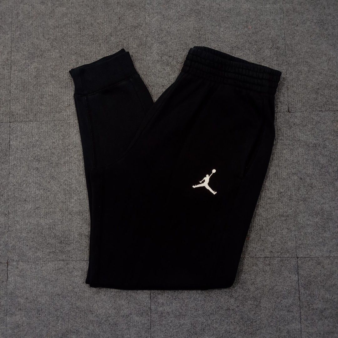 Air Jordan Fleece Pants (Category: Joggers) located in Taguig. Submitted by sito. (Listing ID 1470398857, Image 1). Description: For sale! 📣 Air Jordan Fleece Pants Specs and measurements: • Size XL • Length 40 inches • Width 31 inches • Hips 24 inches • Thigh 14 inches • Inseam 30 inches • Leg Opening 5 Condition Details: • Excellent Condition • No issue • Color rate: 10/10 • Overall Condition: 10/10 Price: ~ ₱515 Transaction Details: Location: