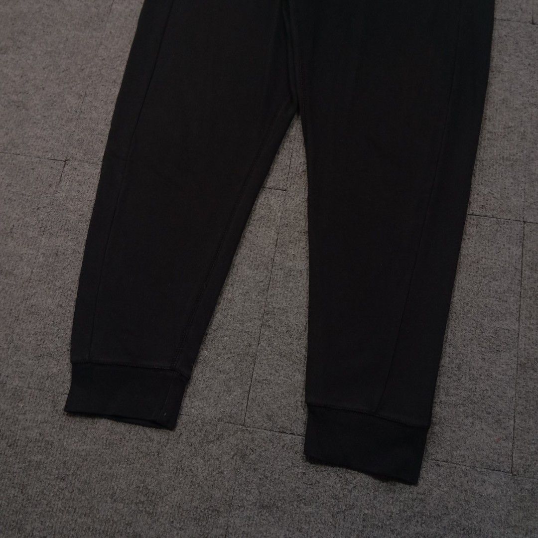 Air Jordan Fleece Pants (Category: Joggers) located in Taguig. Submitted by sito. (Listing ID 1470398857, Image 3). Description: For sale! 📣 Air Jordan Fleece Pants Specs and measurements: • Size XL • Length 40 inches • Width 31 inches • Hips 24 inches • Thigh 14 inches • Inseam 30 inches • Leg Opening 5 Condition Details: • Excellent Condition • No issue • Color rate: 10/10 • Overall Condition: 10/10 Price: ~ ₱515 Transaction Details: Location:
