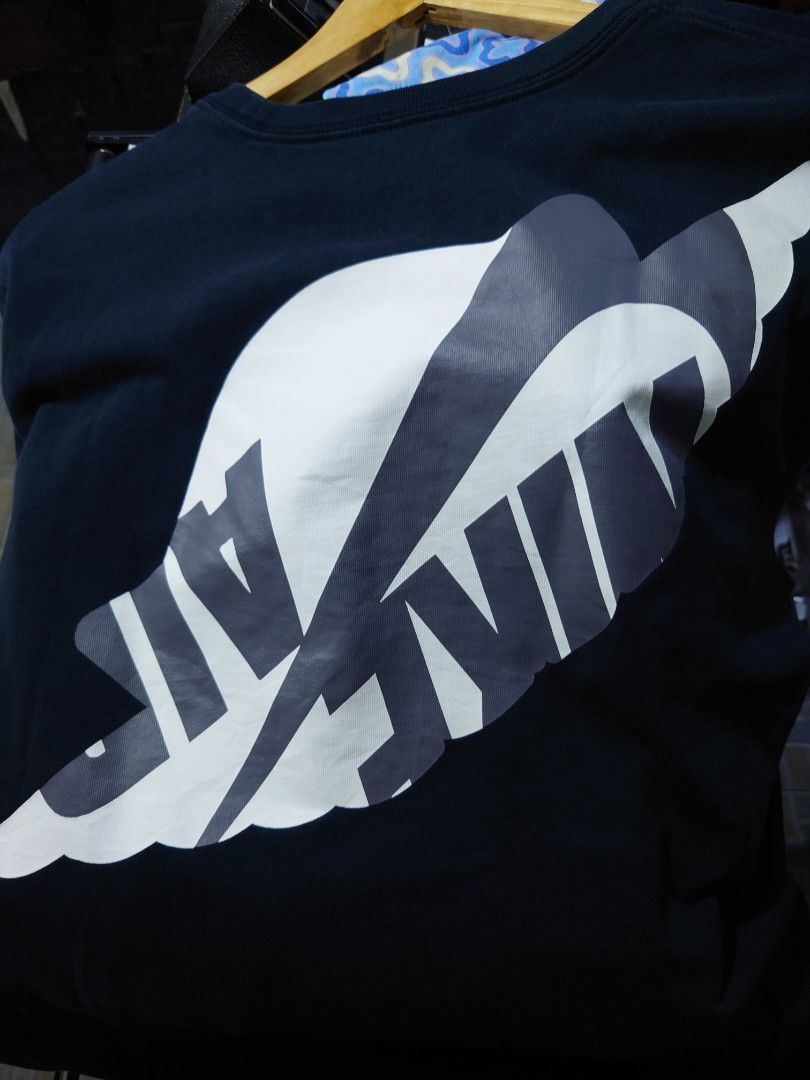 Air Jordan tshirt thrift (Category: Tshirts & Polo Shirts ) located in Paranaque City. Submitted by emzeicool48572 (Listing ID 1470393613, Image 3). Description: Size: XL on tag / Dimes: Large (21.5x29) Material: Cotton Color: Charcoal Black color rate: 9/10 Condition: 9/10 📍Tambo Paranaque 💸Payment: Pay Maya only 📦🚚 Delivery: Lalamove or j&t (order mo book mo) No return policy Buy at your own risk Don't expect too much from this product, it'