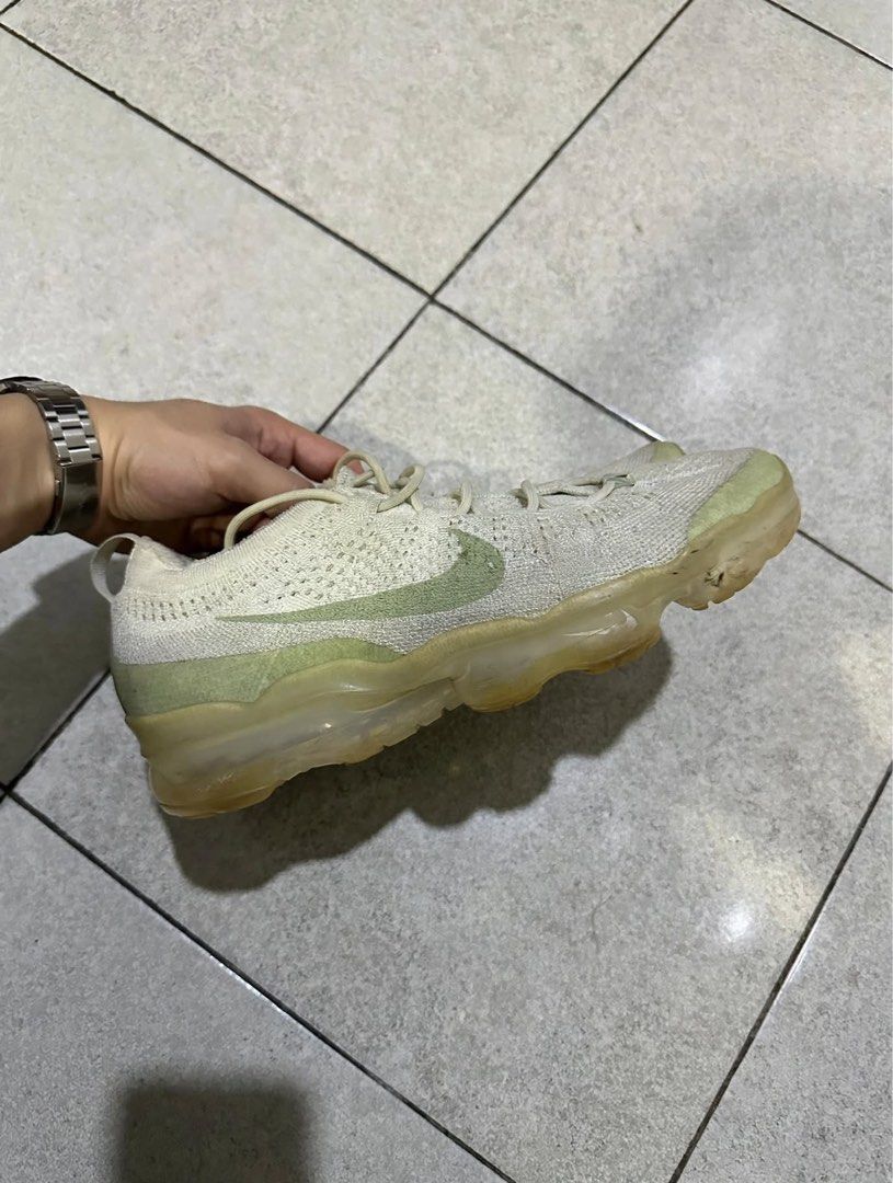 Air VaporMax 2023 Flyknit 'Honeydew' (Category: Sneakers) located in Manila. Submitted by garagesalemnl (Listing ID 1470508330, Image 2). Description: From your tag: • Model: Nike Air VaporMax 2023 Flyknit • Style Code: DV1678-300 • Colorway: Honeydew / Sea Glass / Honeydew • Size: US 10.5 | UK 9.5 | EUR 44.5 | 28.5cm • Made in Vietnam - 04/14/23 | 07/31/23 • UPC: 00196968974009 .