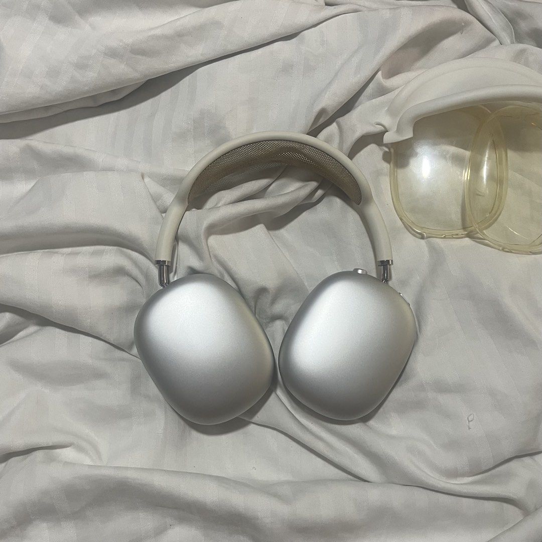 Airpods Max 1st Gen (Lightning) Silver / White (Category: Headphones & Headsets) located in Manila. Submitted by arabaella (Listing ID 1470406685, Image 3). Description: All working perfectly, charging fine, bluetooth connectivity fine, noise cancellation fine. bought from: power mac sm north edsa rfs: not used anymore Issue: Cosmetic only - loose mesh band (fixable by rubber cover) - no box (if i could find it ill give it) - no original charger 