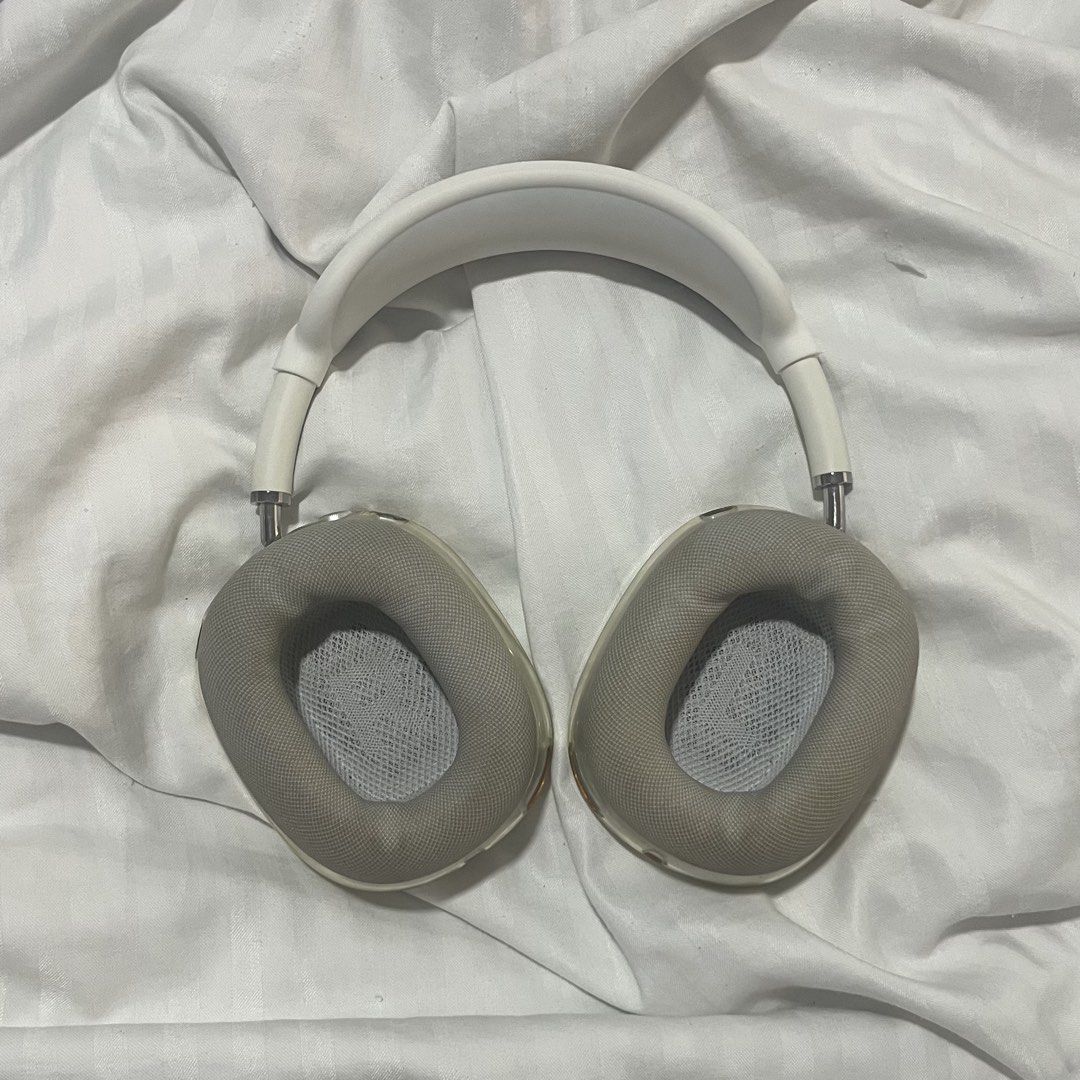 Airpods Max 1st Gen (Lightning) Silver / White (Category: Headphones & Headsets) located in Manila. Submitted by arabaella (Listing ID 1470406685, Image 2). Description: All working perfectly, charging fine, bluetooth connectivity fine, noise cancellation fine. bought from: power mac sm north edsa rfs: not used anymore Issue: Cosmetic only - loose mesh band (fixable by rubber cover) - no box (if i could find it ill give it) - no original charger 