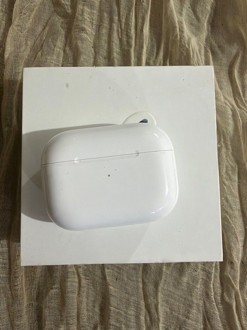 Airpods Pro 2 (Category: Other Mobile & Gadget Accessories) located in Taguig. Submitted by declutterprince2 (Listing ID 1470476928, Image 1). Description: Original Apple Airpods Pro 2 Active Noise Cancelling Bought for Php 16,500 in Korea No Issues RFS: Upgrade.