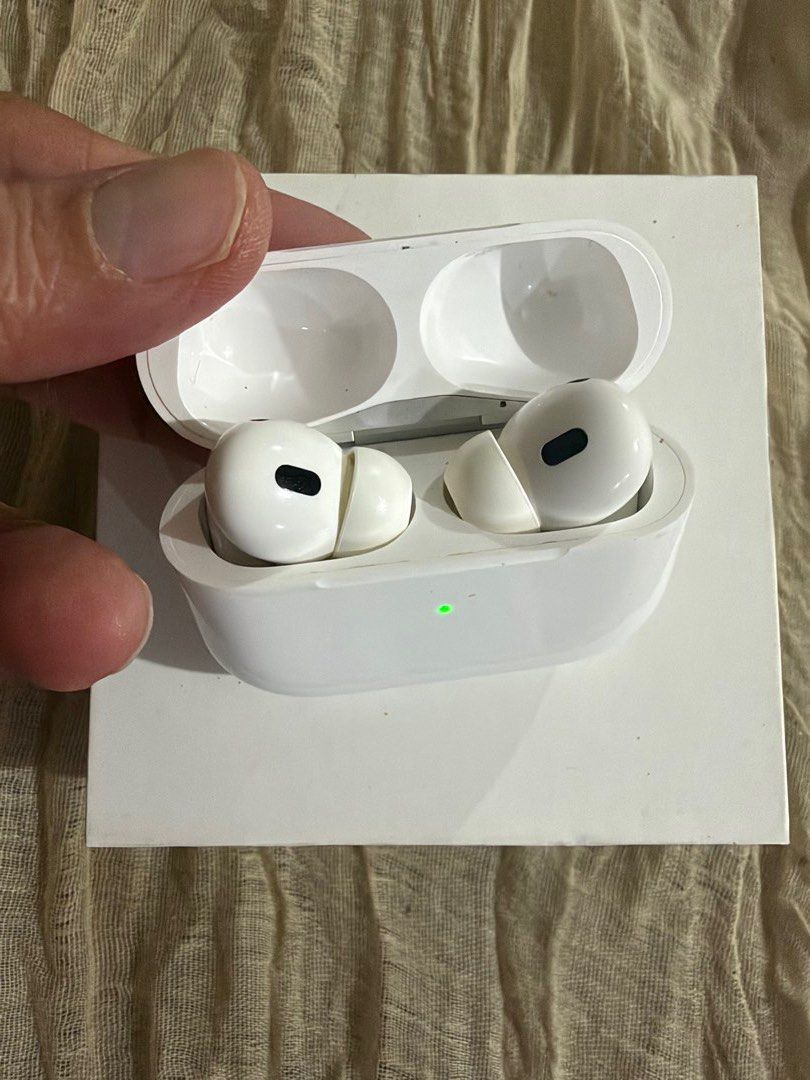 Airpods Pro 2 (Category: Other Mobile & Gadget Accessories) located in Taguig. Submitted by declutterprince2 (Listing ID 1470476928, Image 2). Description: Original Apple Airpods Pro 2 Active Noise Cancelling Bought for Php 16,500 in Korea No Issues RFS: Upgrade.