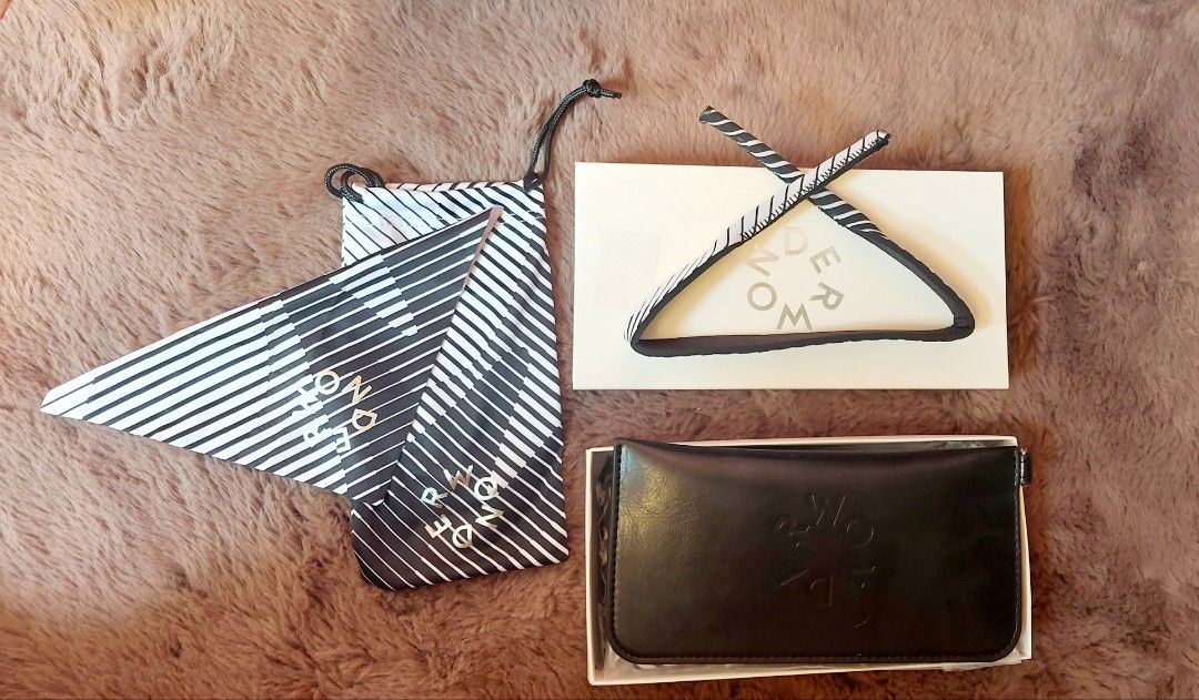 All-in-One Vegan Leather Eyewear Case Set (Category: Other Accessories) located in Pateros City. Submitted by foryoufindsph (Listing ID 1470474926, Image 1). Description: All-in-One Vegan Leather Eyewear Case Set Keep your favorite frames protected in style! This complete set includes a durable vegan leather hard case, a soft pouch, wipes, and convenient lanyards designed to safely hold 1 to 2 pairs of eyeglasses or sunglasses Comes in a sleek pr