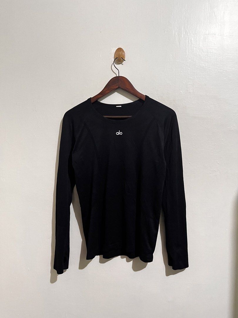 Alo yoga summer (Category: Activewear) located in Sagay. Submitted by jan_arvene (Listing ID 1470472470, Image 2). Description: 📌 alo yoga summer Cut tag 25” length 18.5” width Good condition and color rate Pm.