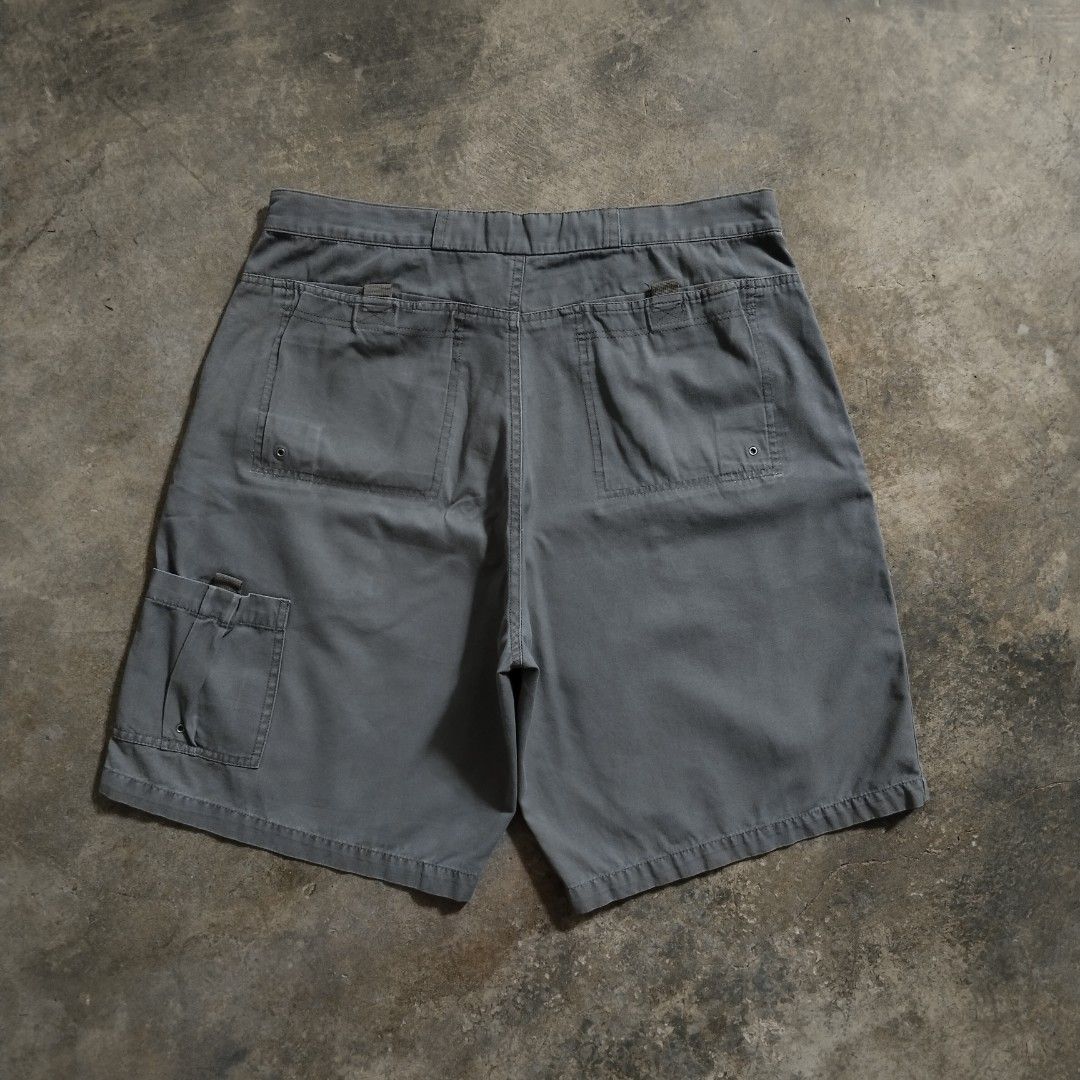 alpine design olive green utility baker shorts (Category: Shorts) located in Bulacan. Submitted by hustleoverluckphv2 (Listing ID 1470495778, Image 2). Description: alpine design olive green utility baker shorts 36 on tag Measurements Waist - 36" Length - 23" Hem - 13" Claim - 499.