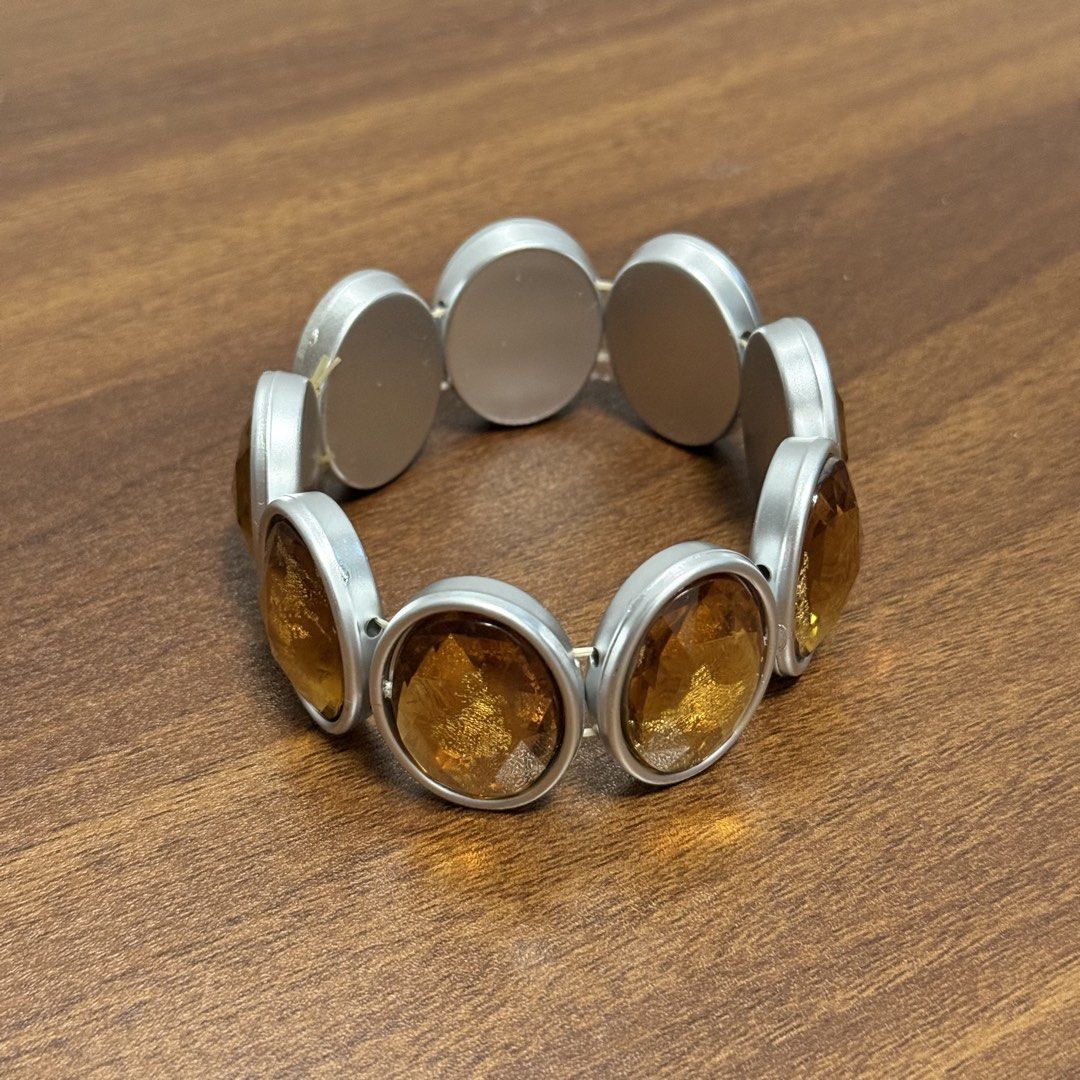 Vintage Amber and Silver Bangle Bracelet (Category: Bracelets) located in Baliuag. Submitted by from.linea (Listing ID 1470538710, Image 1). Description: .