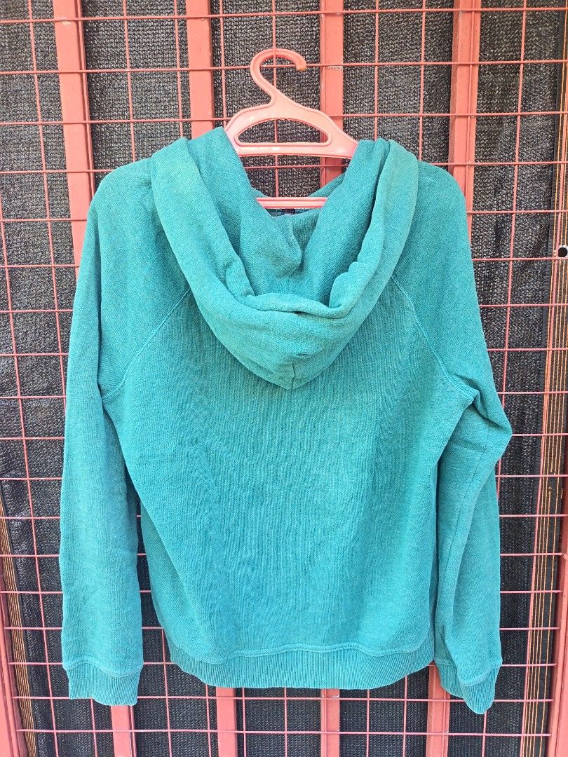 American eagle hoodie (Category: Coats, Jackets and Outerwear) located in Aroroy. Submitted by vin2za06 (Listing ID 1470351903, Image 3). Description: This is a teal or hunter green American Eagle Outfitters "Alpine Lodge" long-sleeve graphic hoodie for women, featuring a kangaroo pocket and drawstring hood..