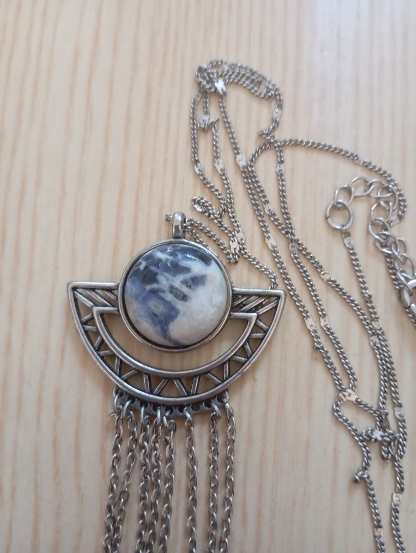 American eagle necklace (Category: Necklaces) located in Las Pinas. Submitted by quick_deals_great_finds2 (Listing ID 1470378190, Image 2). Description: Original vintage.