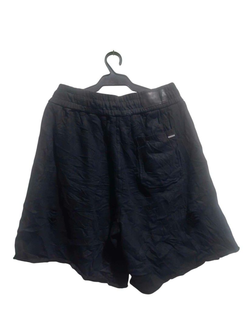 Amiri distressed design sweat short (Category: Shorts) located in Vinzons. Submitted by kspabico07187 (Listing ID 1470502373, Image 2). Description: Excellent condition Almost brandnew condition 10/10 cr Waist-30-34 L-19.