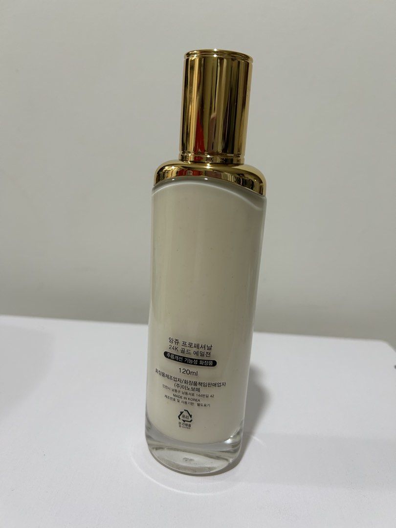 ANJO Professional 24K Gold Emulsion (Category: Face Care) located in Rizal. Submitted by CMaeCAme (Listing ID 1470466399, Image 2). Description: • Anti-Aging & Firming: Formulated with adenosine and pure gold to support skin elasticity, smooth out fine lines, and lift sagging skin. • Deep Hydration: Features moisture-locking humectants like glycerin and sodium hyaluronate to condition dry, rough skin textures. • Radiance Boost: Revitalizes tired,
