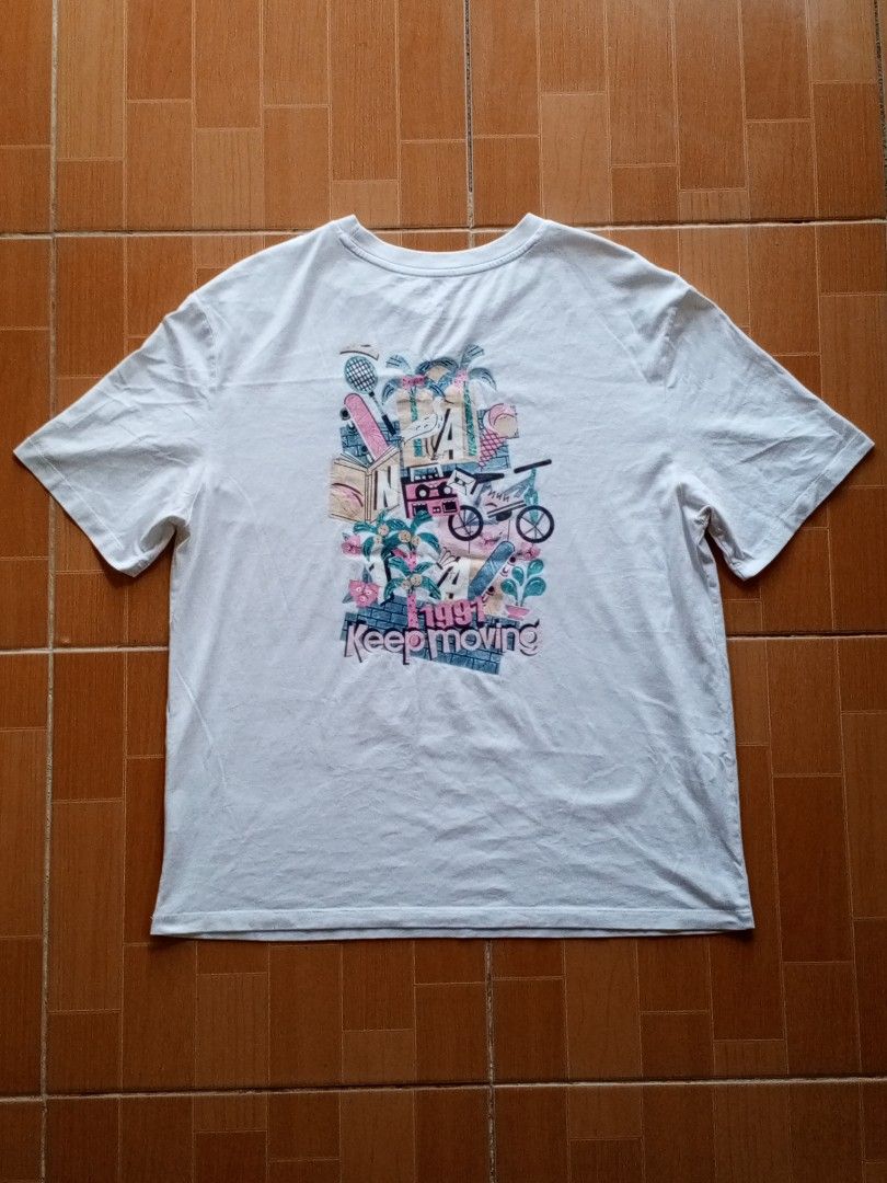 Anta Keep Moving White Graphic Tshirt (Category: Tshirts & Polo Shirts ) located in Legazpi City. Submitted by gaz1009 (Listing ID 1470446095, Image 2). Description: Excellent Condition XL on tag pero fits M-L W22xL26 Color rate : 9.5/10 no issues ⚠️ REMINDER: Items are either pre-loved or thrifted, so always manage your expectations. Authenticity is also not guaranteed so buy at your own risk..