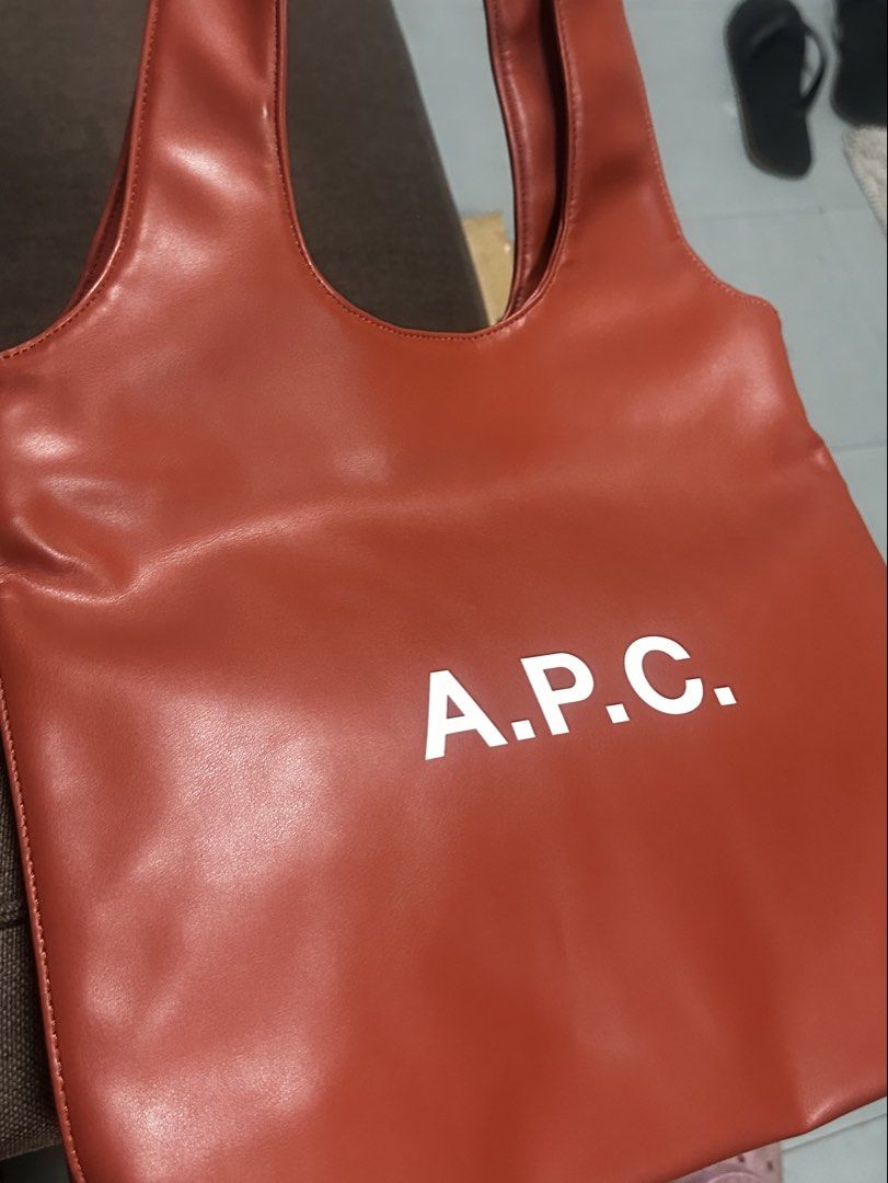 APC Ninon Tote Bag (Category: Tote Bags) located in Quezon City. Submitted by nicole.dc (Listing ID 1470476637, Image 3). Description: .