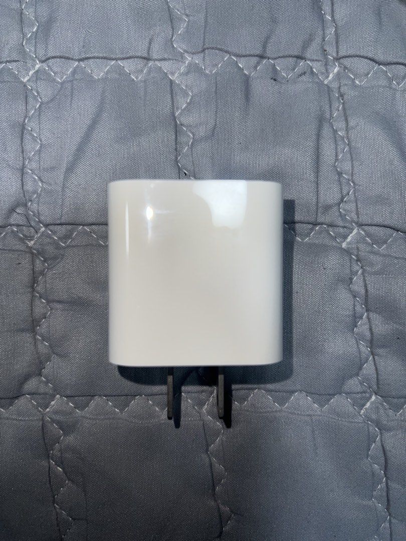 Apple 20W USB-C Power Adapter (Category: Chargers & Cables) located in Quezon City. Submitted by merchantmigs (Listing ID 1470508085, Image 1). Description: •Official Apple 20W USB-C Power Adapter •Came with my iPad Air M4 •RFS: I don’t need it. I had another functional one ❕Side Quest: Bring me a can of Dr. Pepper Room temperature→ ₱100 discount Ice cold → ₱200 discount .